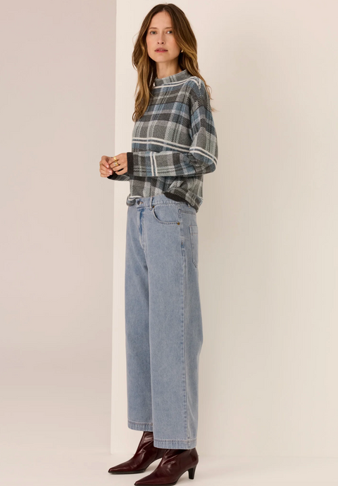 POL Clothing Andie Cropped Jean - Blue Wash