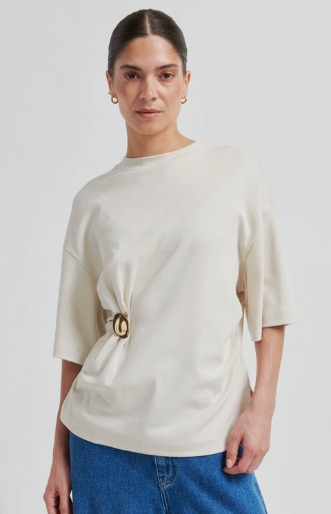 Second Female Enora Brooch Tee - Soft Beige