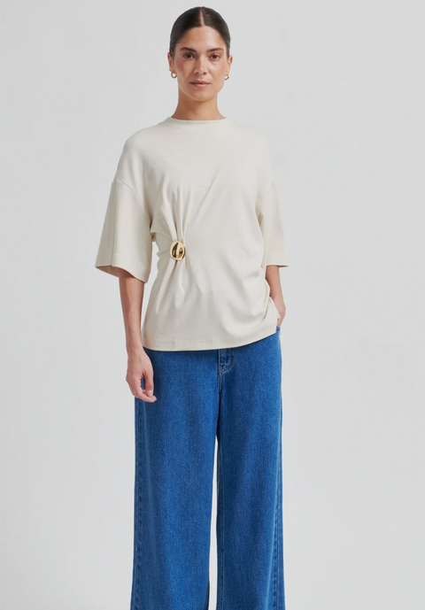 Second Female Enora Brooch Tee - Soft Beige